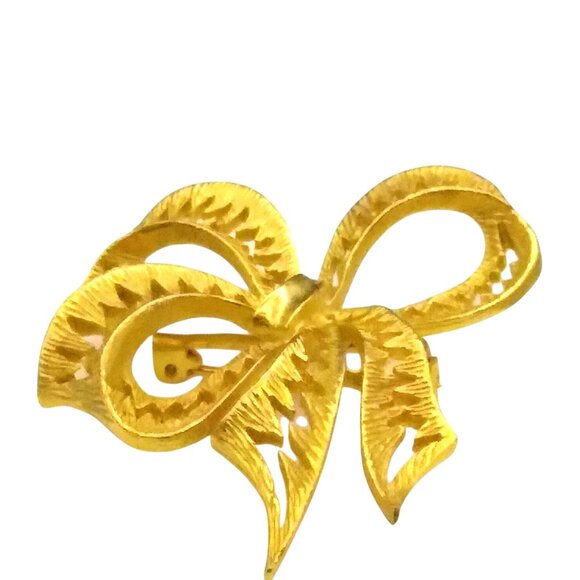 Textured Bow Brooch, Gold Tone Pin with ZigZag Piercings, Elegant Ribbon - Picture 2 of 4